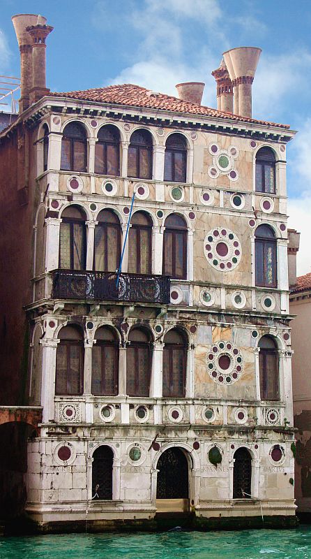 Haunted Buildings in Venice - Ca' Dario - 10 Dead