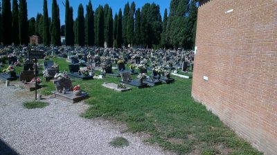 kleurrijke graven Isola di San Michèle