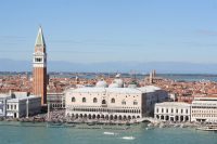 blik op Piazza San Marco vanaf de toren op het eiland San Giorgio