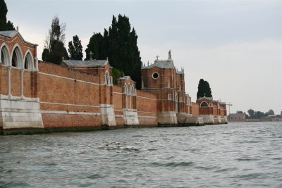 muur Isola di San Michèle zoals te zien vanaf de Fondamente Nove